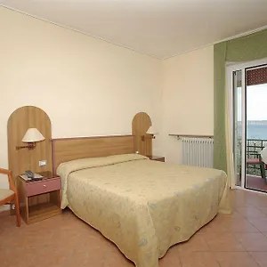 https://hotel-garten-lido.it-lombardy.com