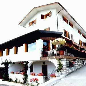 https://albergo-al-pino.hotelinveneto.com